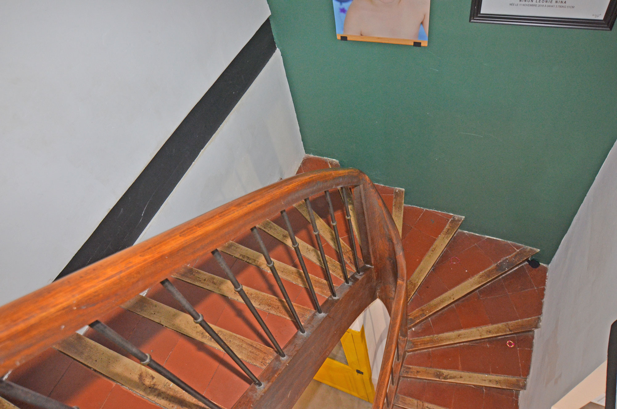 1372CA_escalier_en_bois.jpg