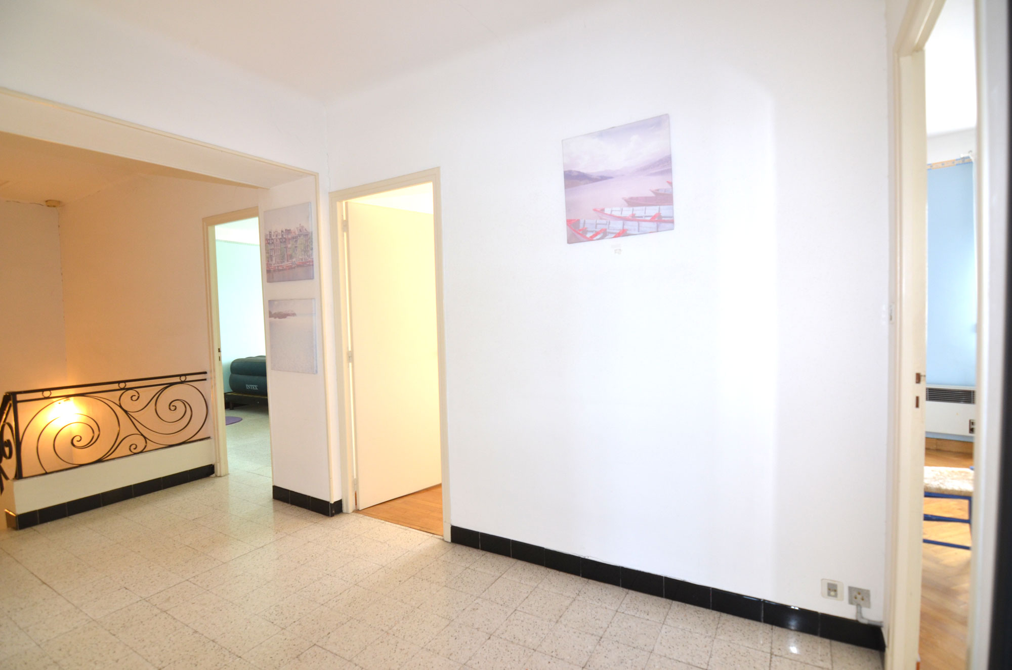 1376CA_hall_first_floor.jpg