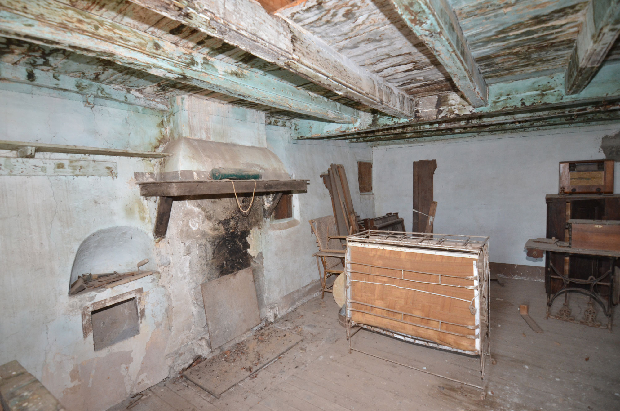 1379CA_room.jpg