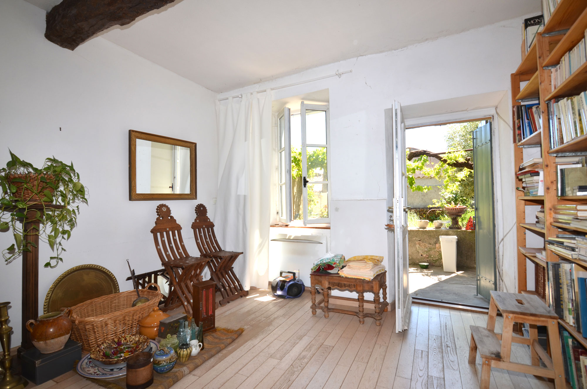 1380CA_room.jpg