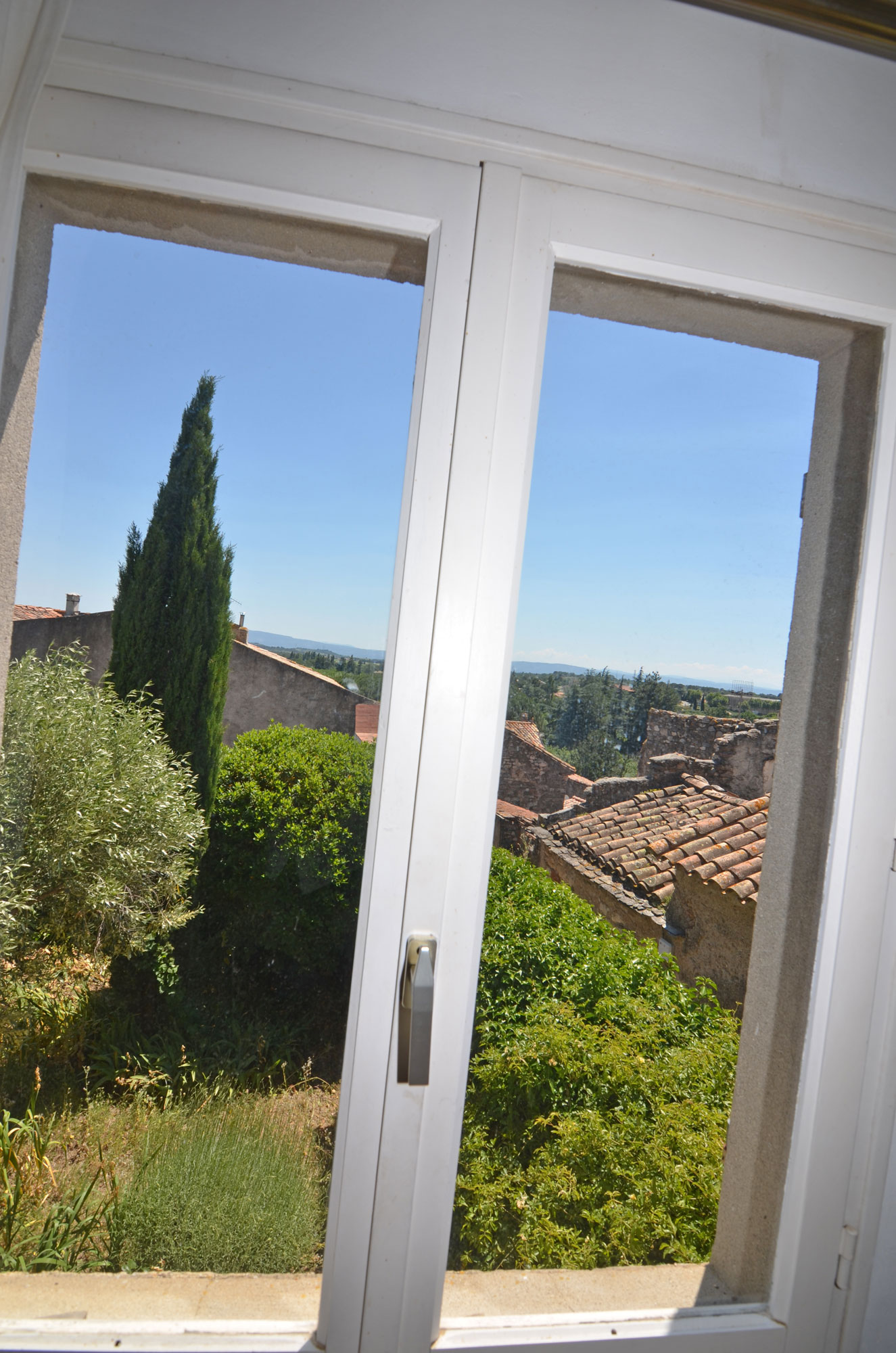 1380CA_window_with_view.jpg