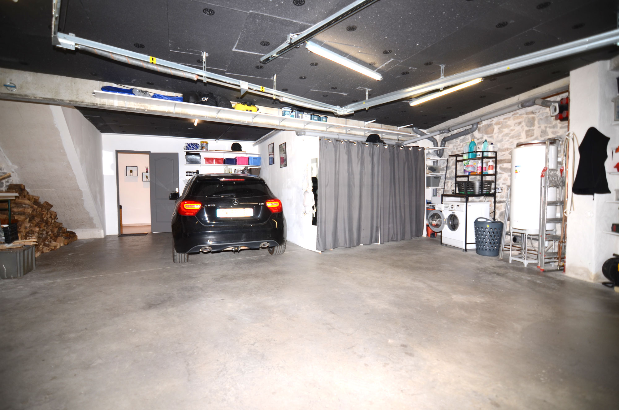 1382BI_garage.jpg